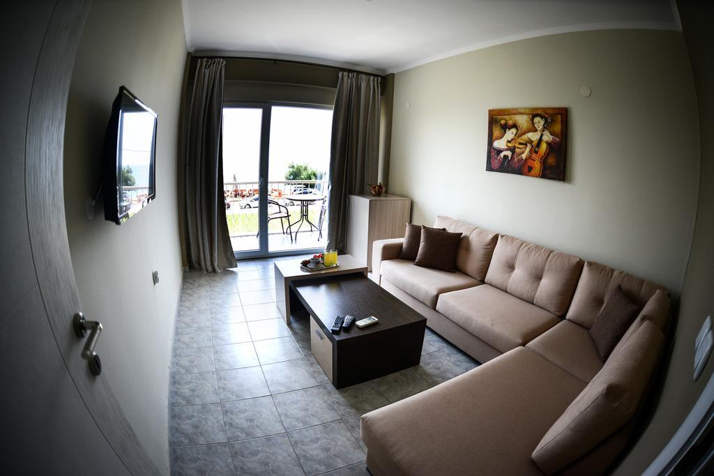 Crown Hotel Nea Skioni Quarto foto